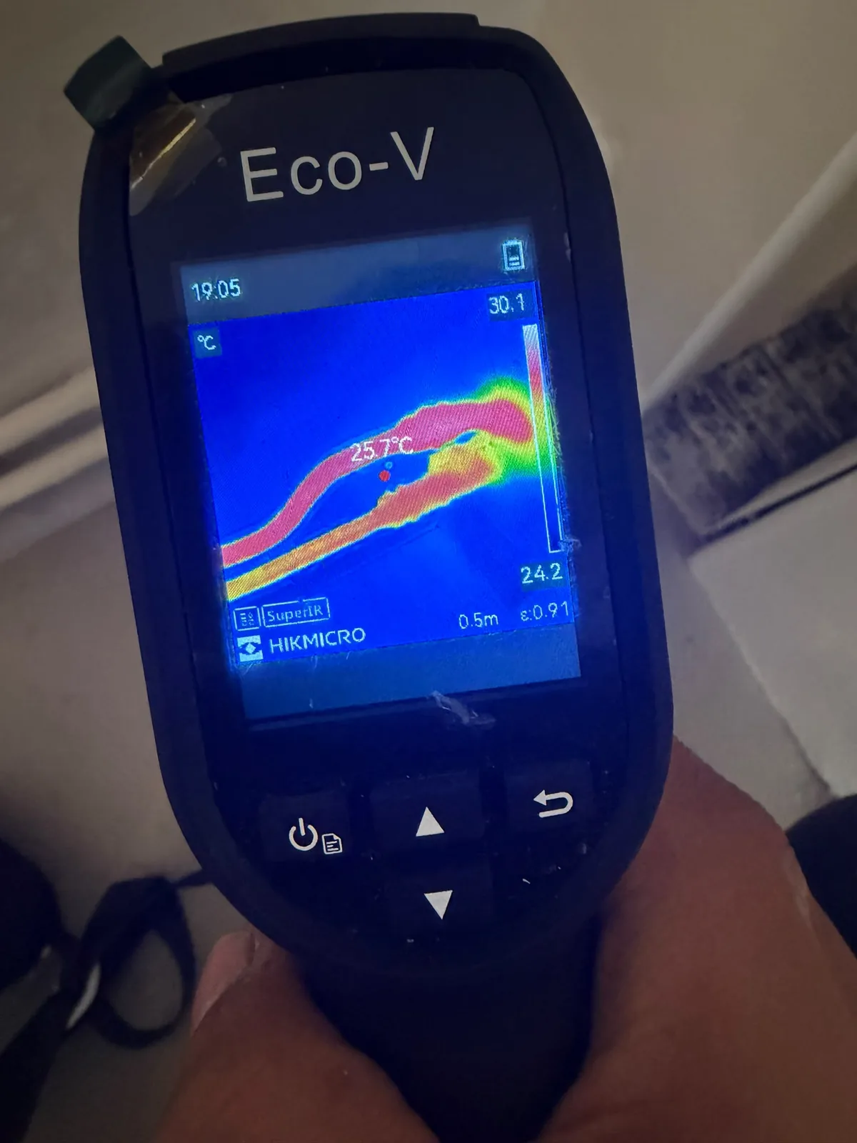 Thermographie d'un circuit de chauffage au sol pour localiser une fuite sans casser la chape