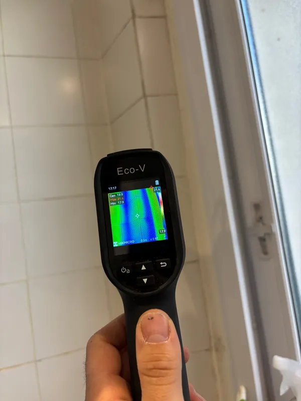 Caméra thermique en intervention en Île-de-France : les écarts de température apparaissent en image colorée